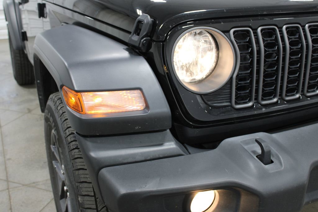 Used 2024 Jeep Wrangler Sport S image 12
