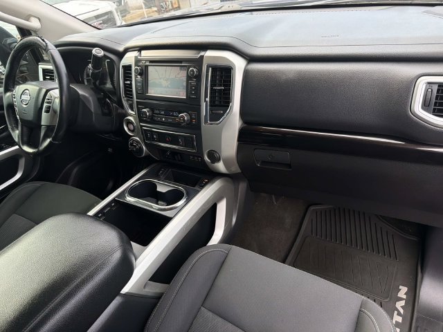 Used 2019 Nissan Titan SV w/ SV Convenience Package AWD/4WD image 16