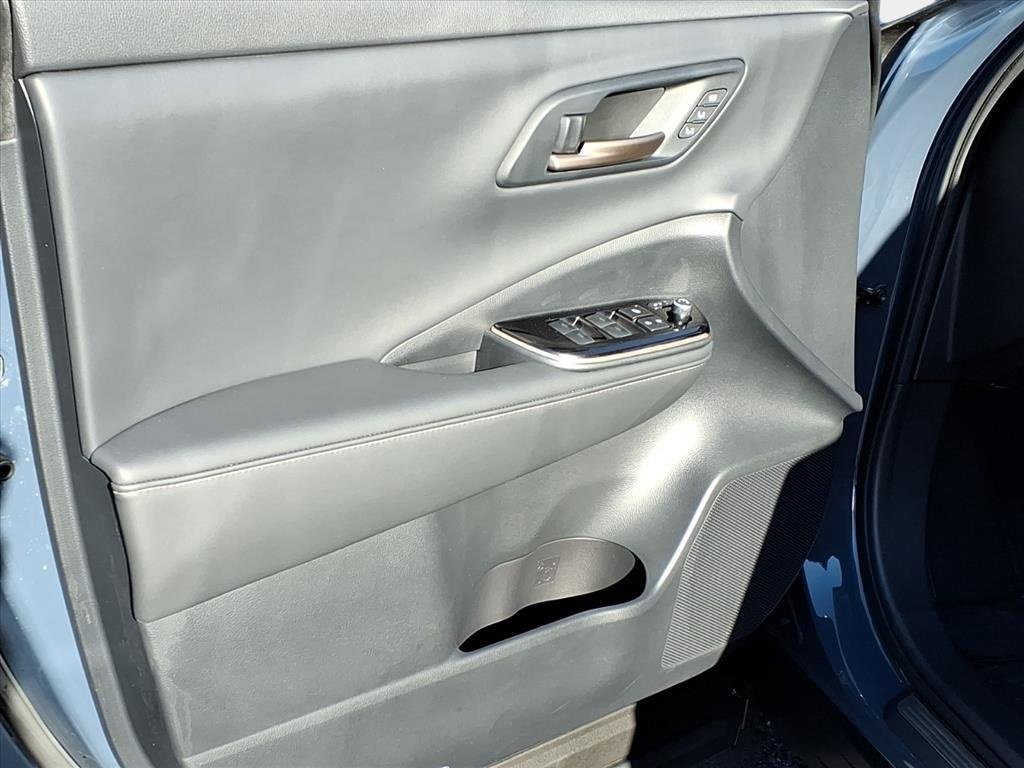 Used 2025 Toyota Crown Signia image 6