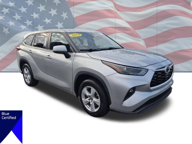 Used 2024 Toyota Highlander LE FWD image 2