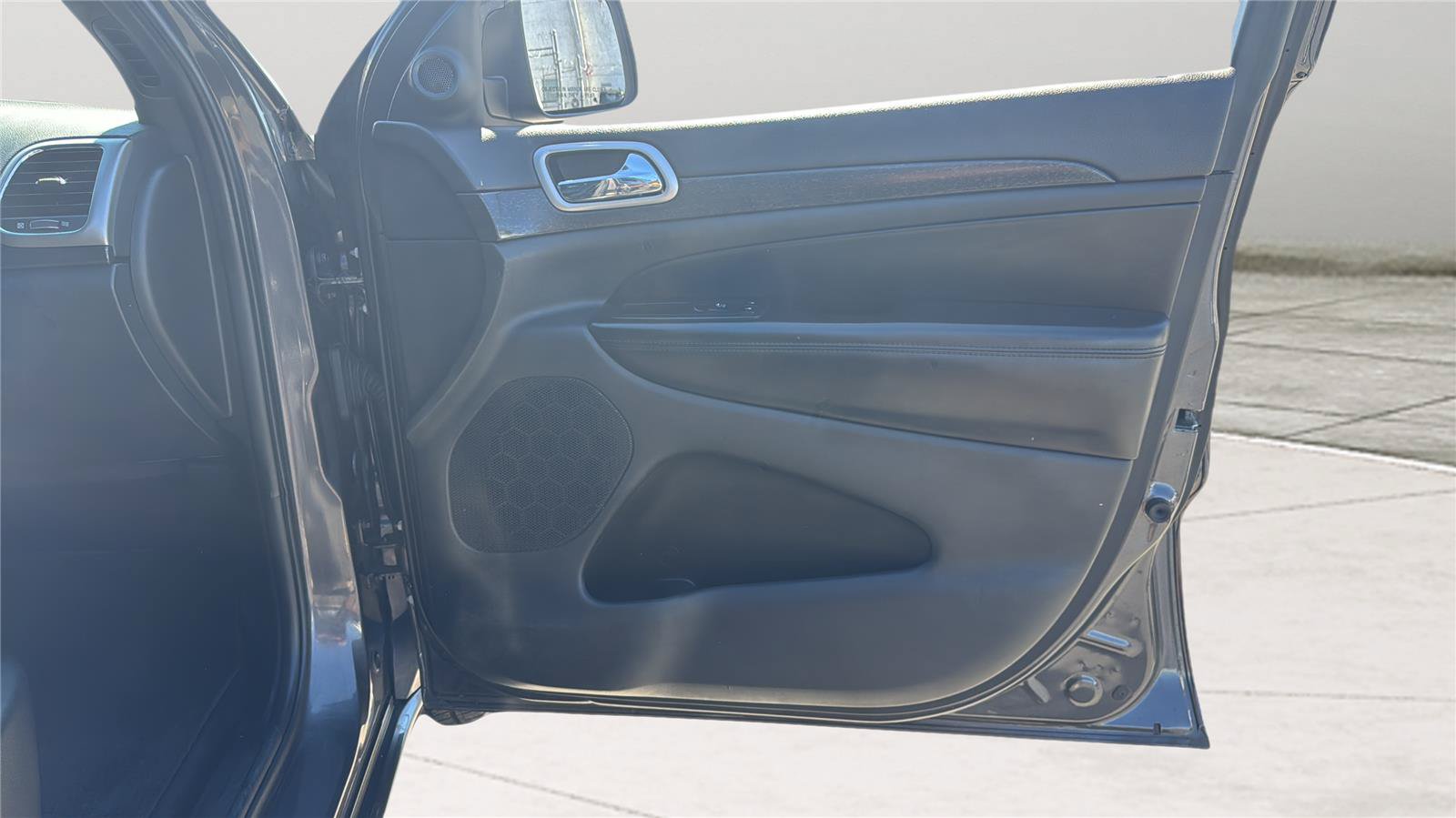Certified 2018 Jeep Grand Cherokee Altitude AWD/4WD image 20