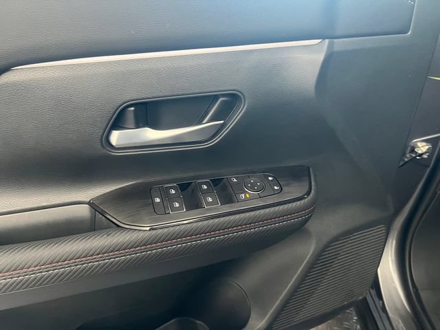 Used 2025 Nissan Kicks SR AWD/4WD image 11