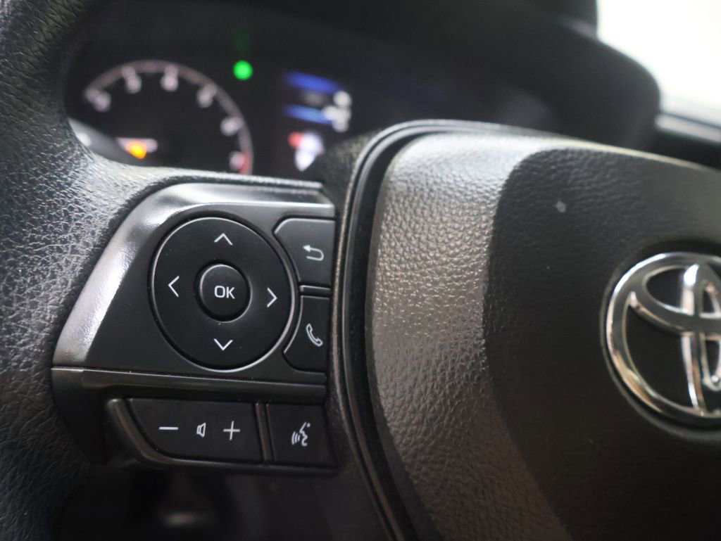 Used 2025 Toyota Corolla LE image 19
