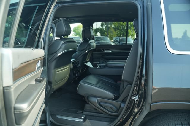 Used 2023 Jeep Grand Wagoneer Series II AWD/4WD image 16