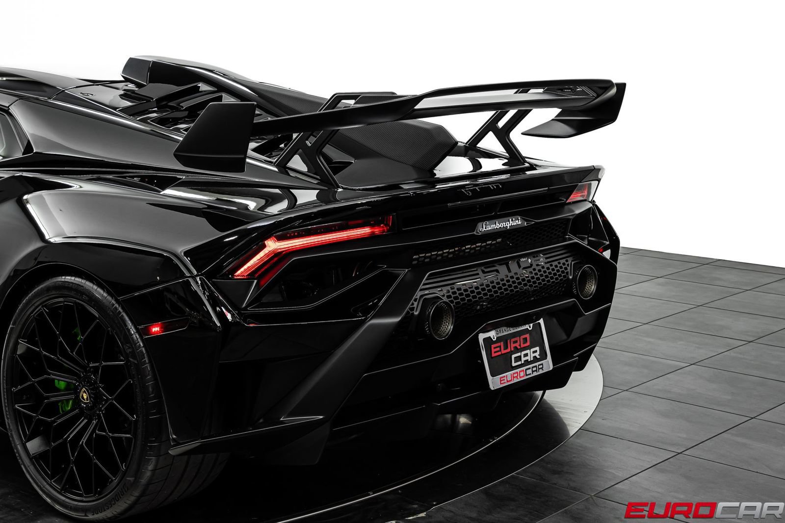 Used 2022 Lamborghini Huracan STO RWD image 21
