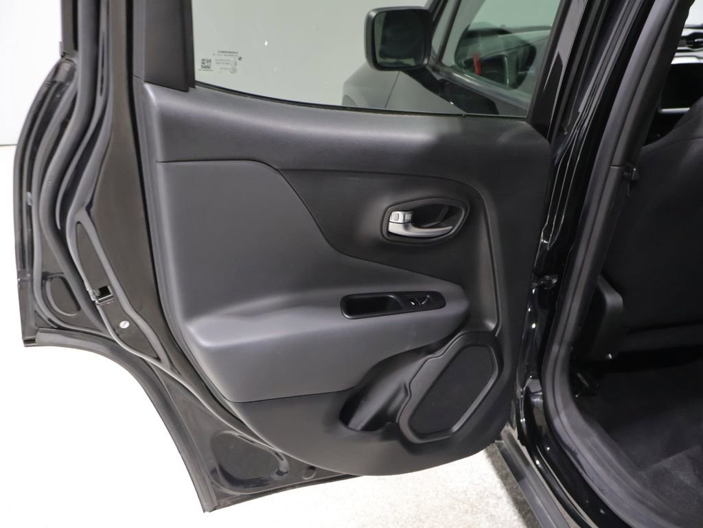 Used 2022 Jeep Renegade Latitude w/ Convenience Group AWD/4WD image 19