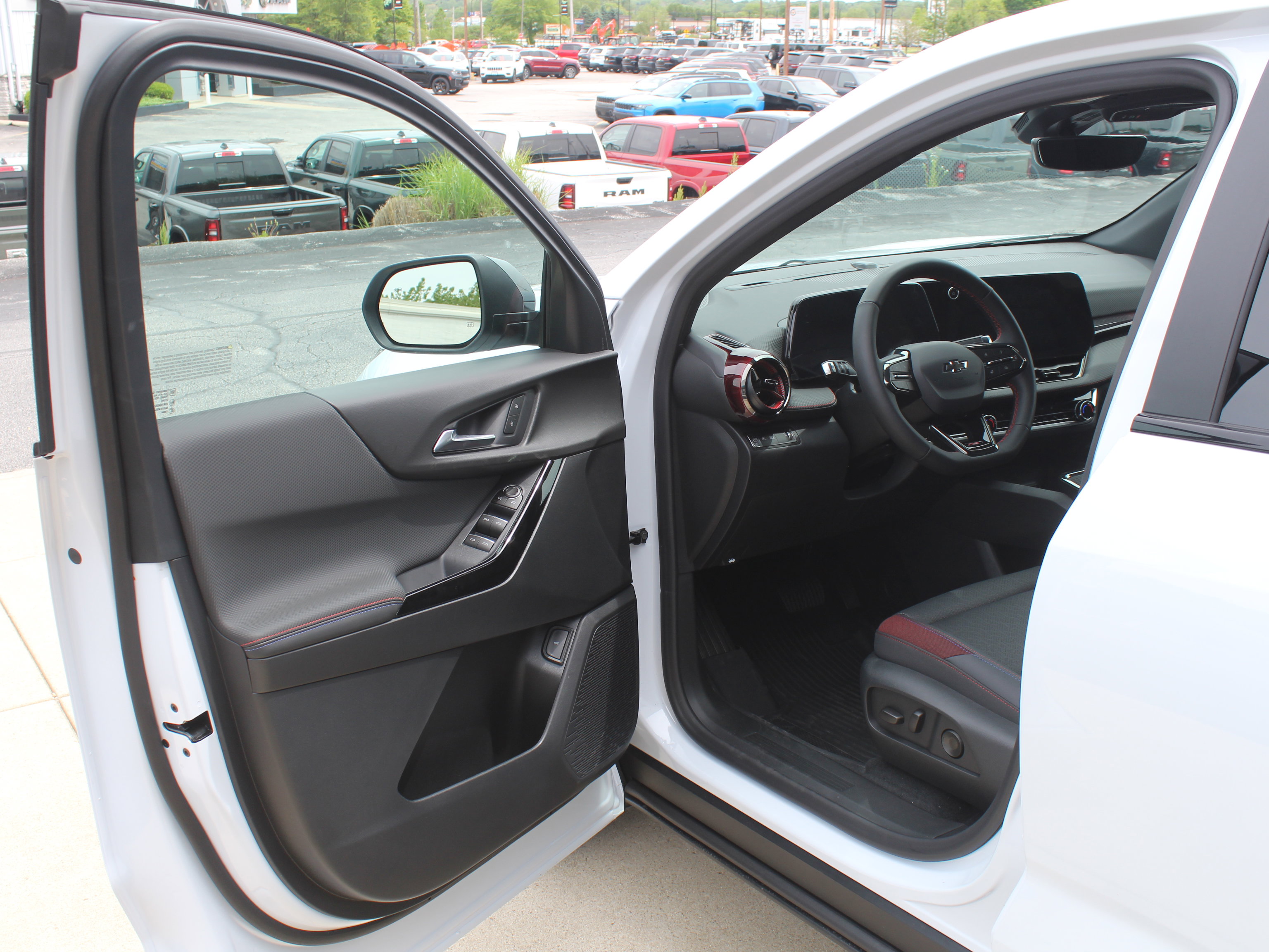 New 2026 Chevrolet Equinox RS w/ Safety and Technology Package FWD image 8