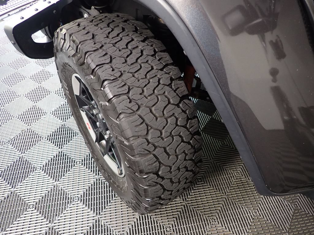 Used 2018 Jeep Wrangler Unlimited Rubicon w/ Dual Top Group AWD/4WD image 39