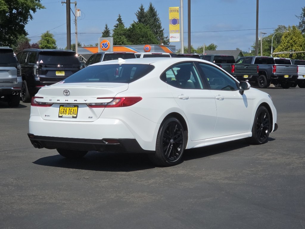 Used 2025 Toyota Camry SE FWD image 5