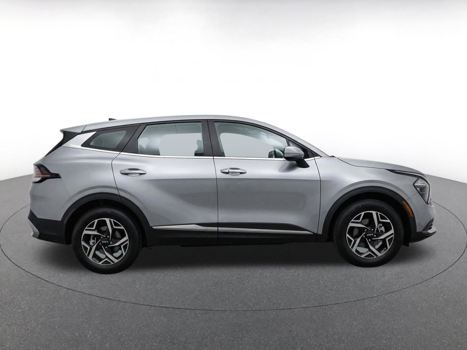 Used 2025 Kia Sportage LX FWD image 10