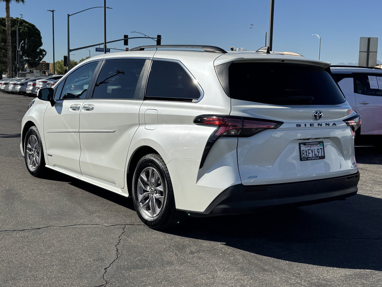 Used 2021 Toyota Sienna XLE w/ XLE Plus Package AWD/4WD image 4