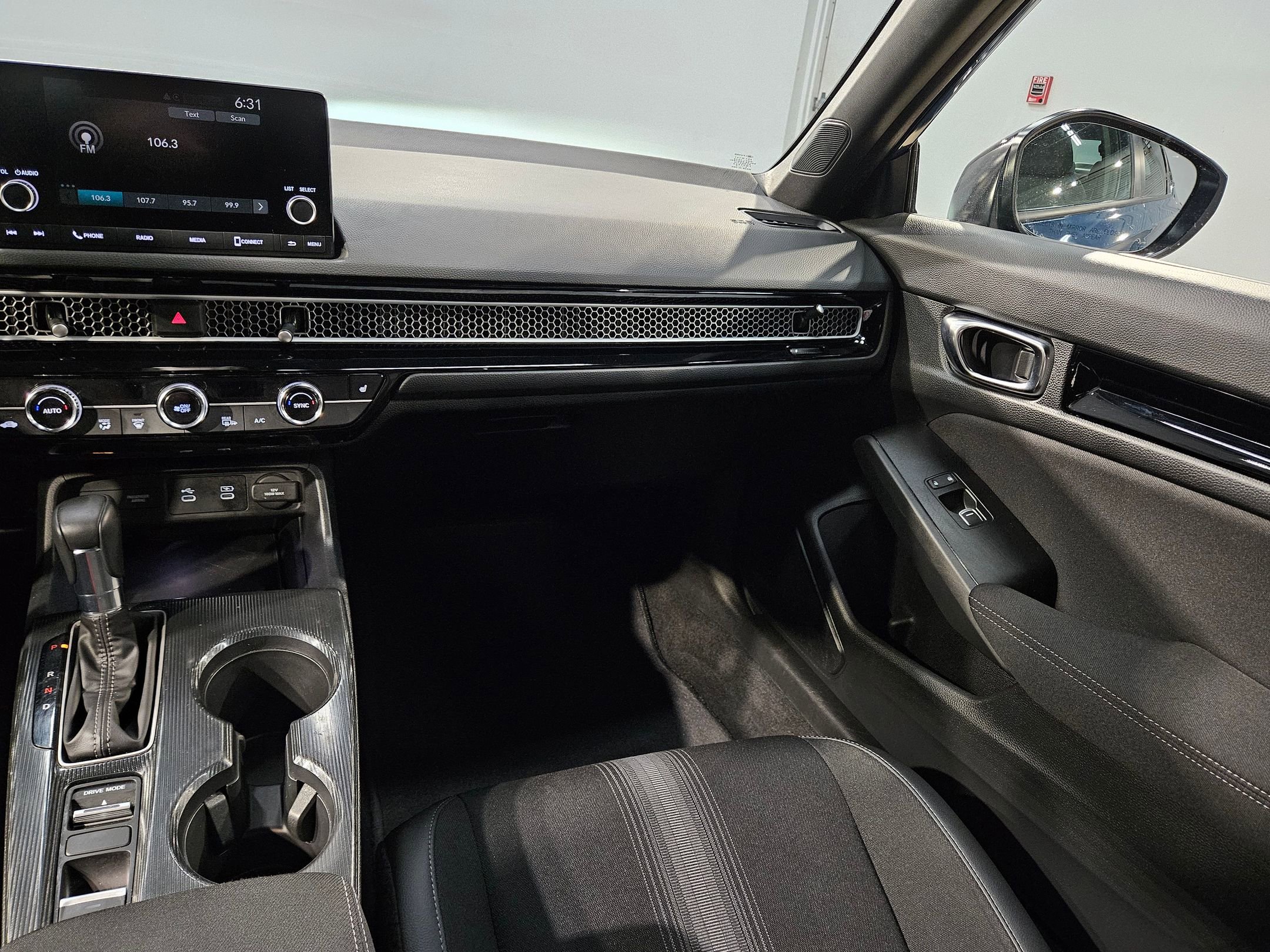 Used 2025 Honda Civic Sport image 11