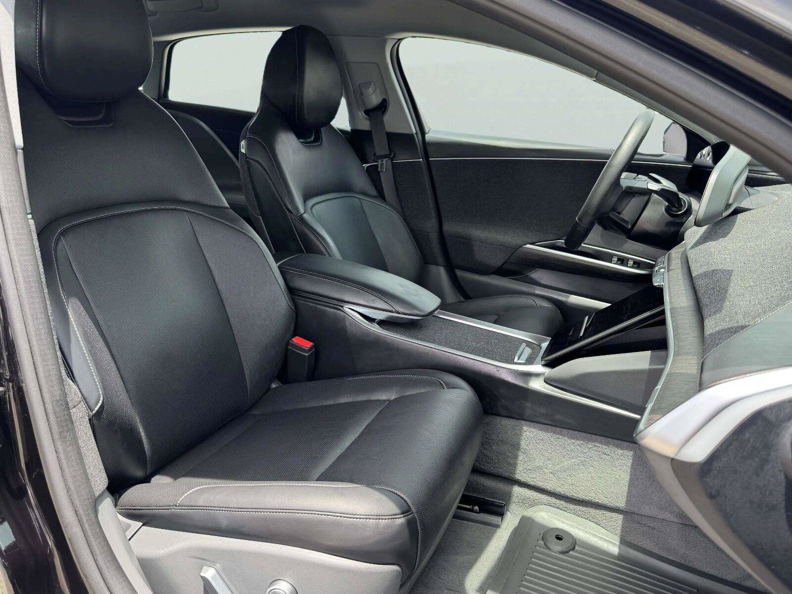 Used 2025 Lucid Air Pure RWD image 63