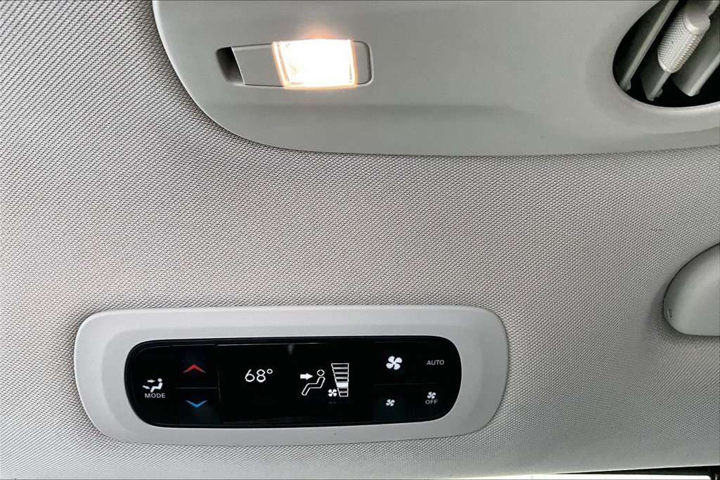 Used 2022 Chrysler Pacifica Touring-L FWD image 11