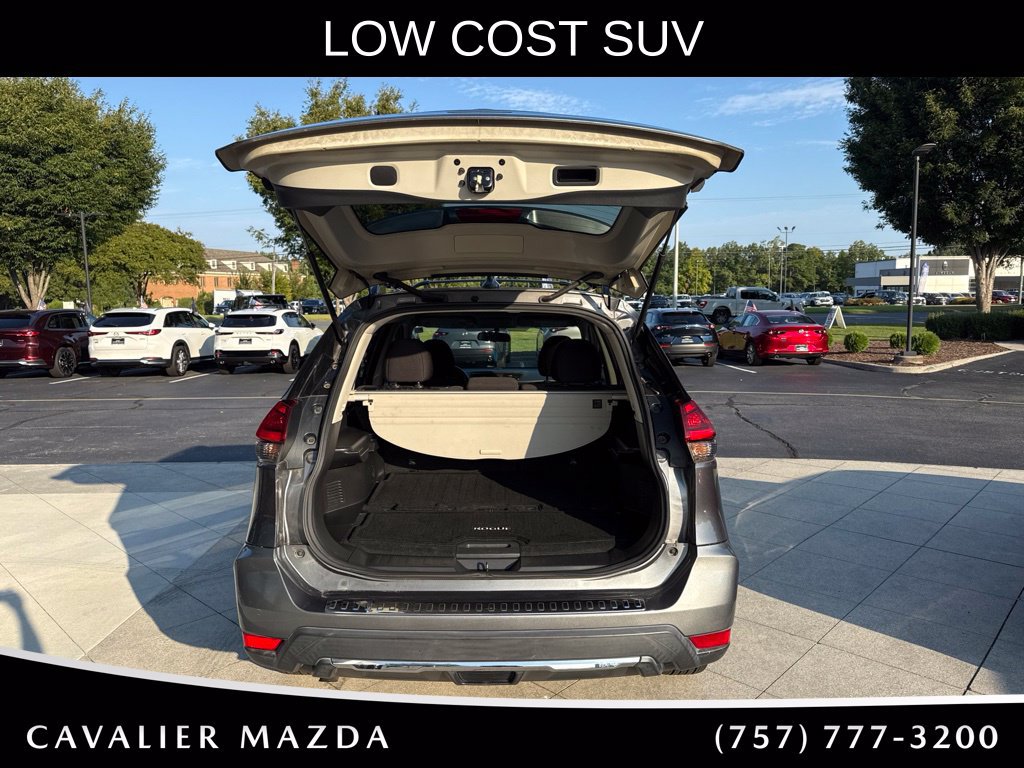 Used 2017 Nissan Rogue SV w/ Midnight Edition Package FWD image 9