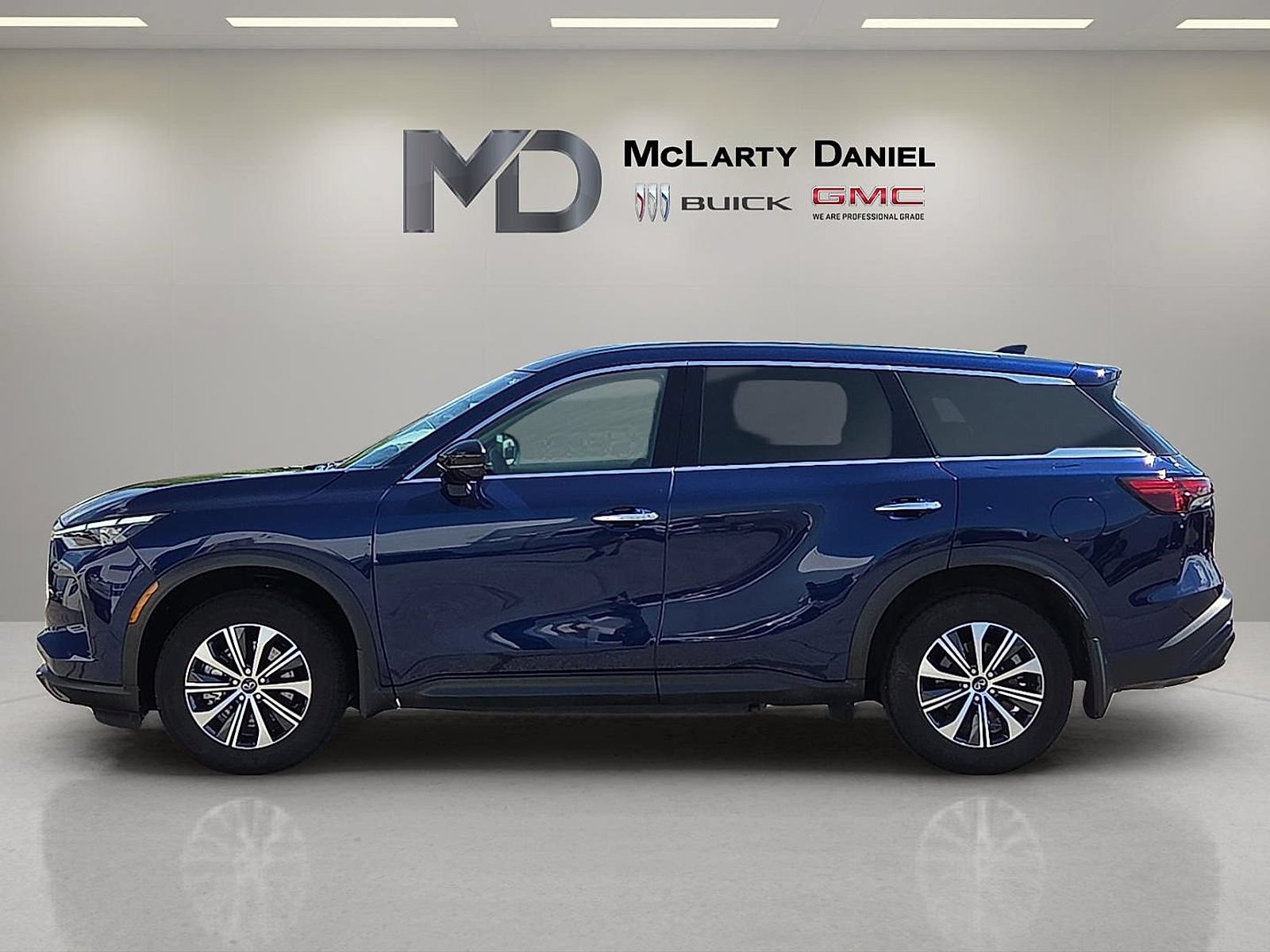 Used 2025 INFINITI QX60 Pure FWD image 3