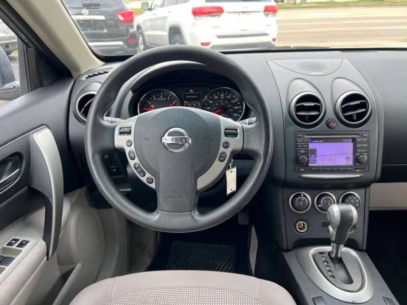 Used 2013 Nissan Rogue SV w/ Premium Pkg image 17