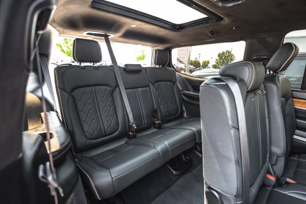 Used 2022 Jeep Grand Wagoneer Series III w/ Flexible Seating Group AWD/4WD image 29