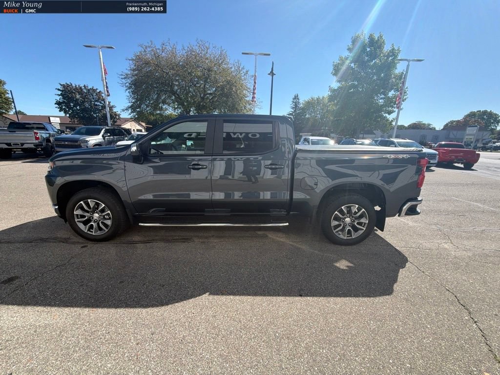 Used 2022 Chevrolet Silverado 1500 LT AWD/4WD image 10