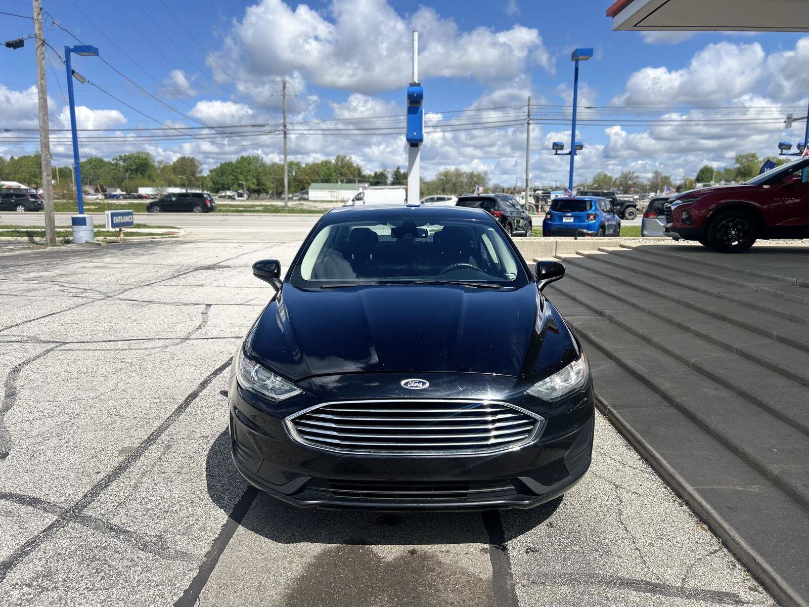 Used 2020 Ford Fusion SE FWD image 2