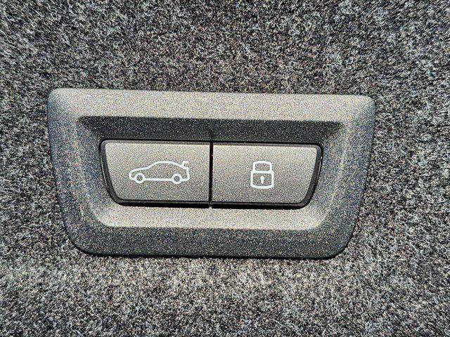 New 2026 BMW 330i Sedan w/ M Sport Package image 13