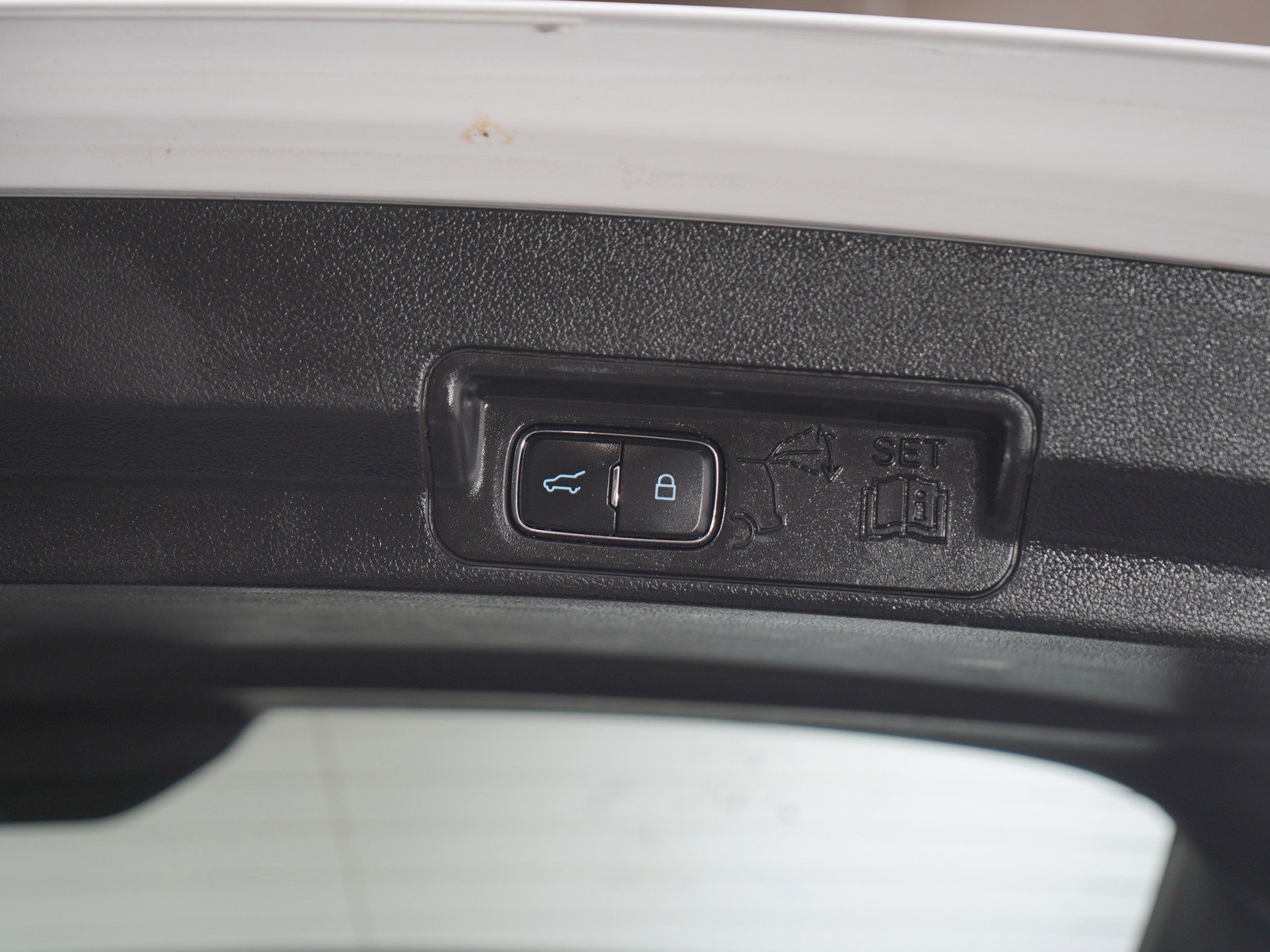 Used 2021 Ford Explorer XLT w/ XLT Sport Appearance Package image 11