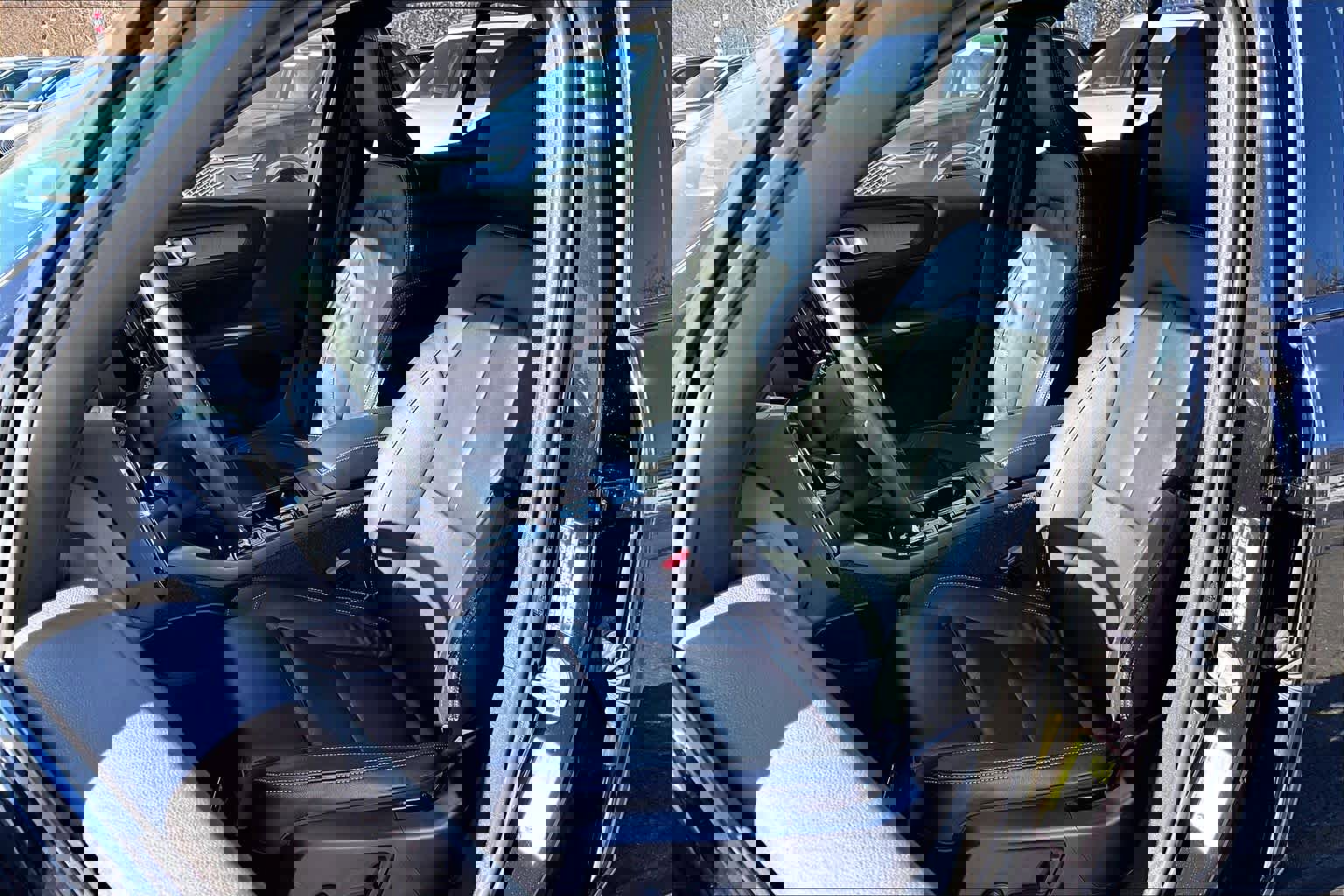 Used 2023 Volvo XC40 B5 Plus w/ Driver Assist Package image 9