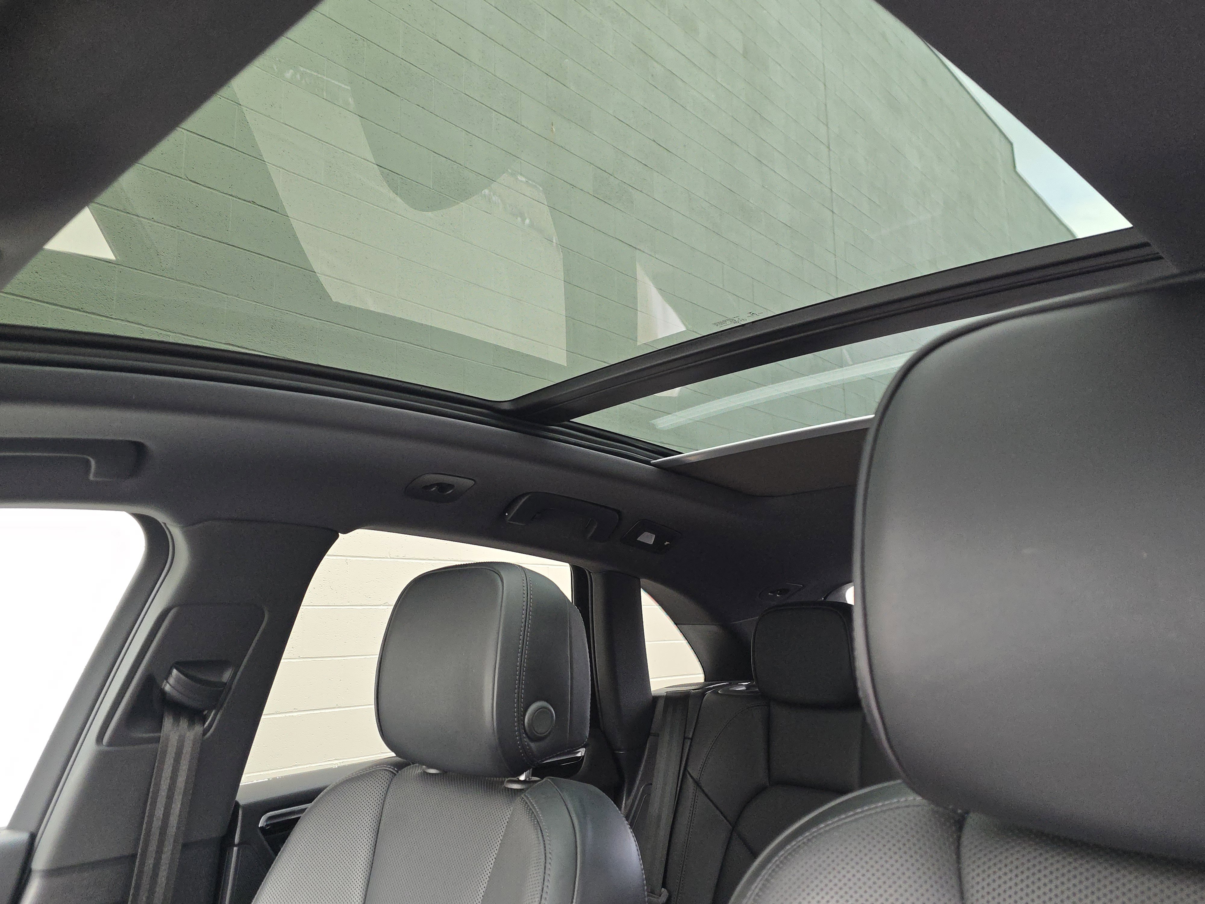 Certified 2023 Porsche Macan image 13