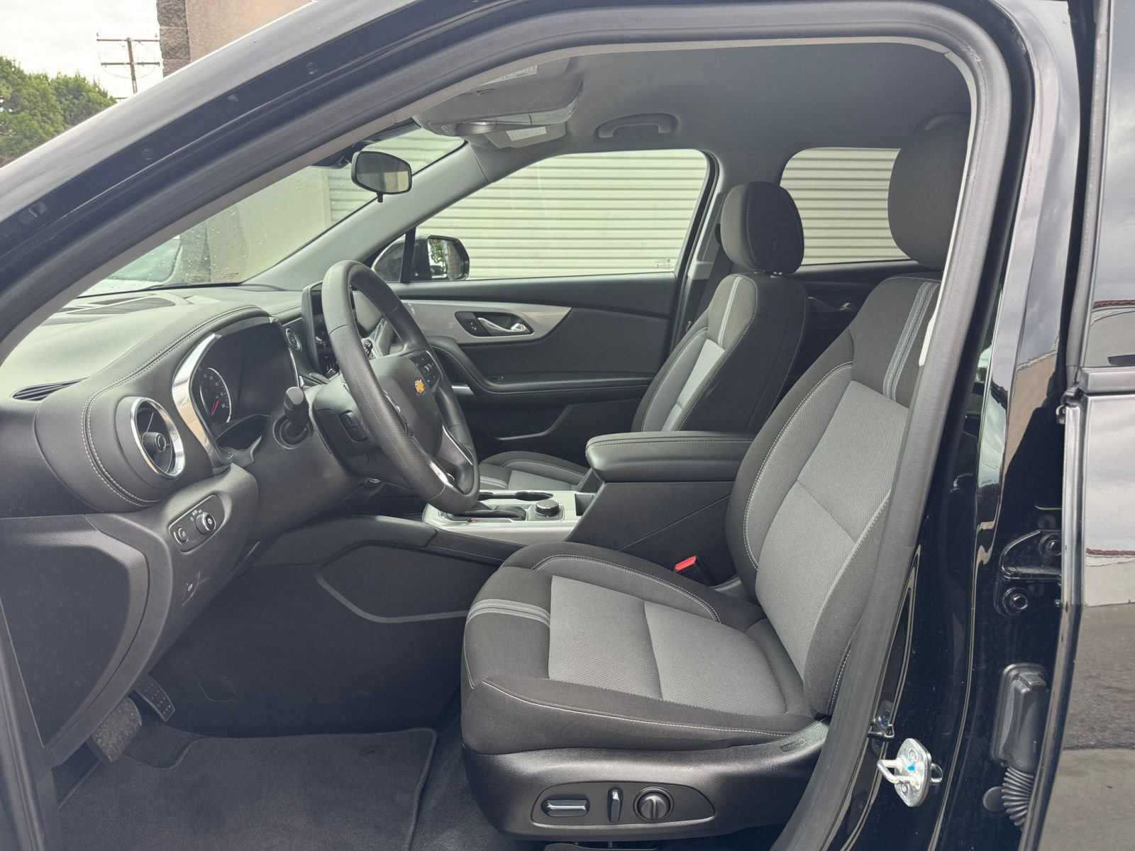 Used 2025 Chevrolet Blazer LT FWD image 27