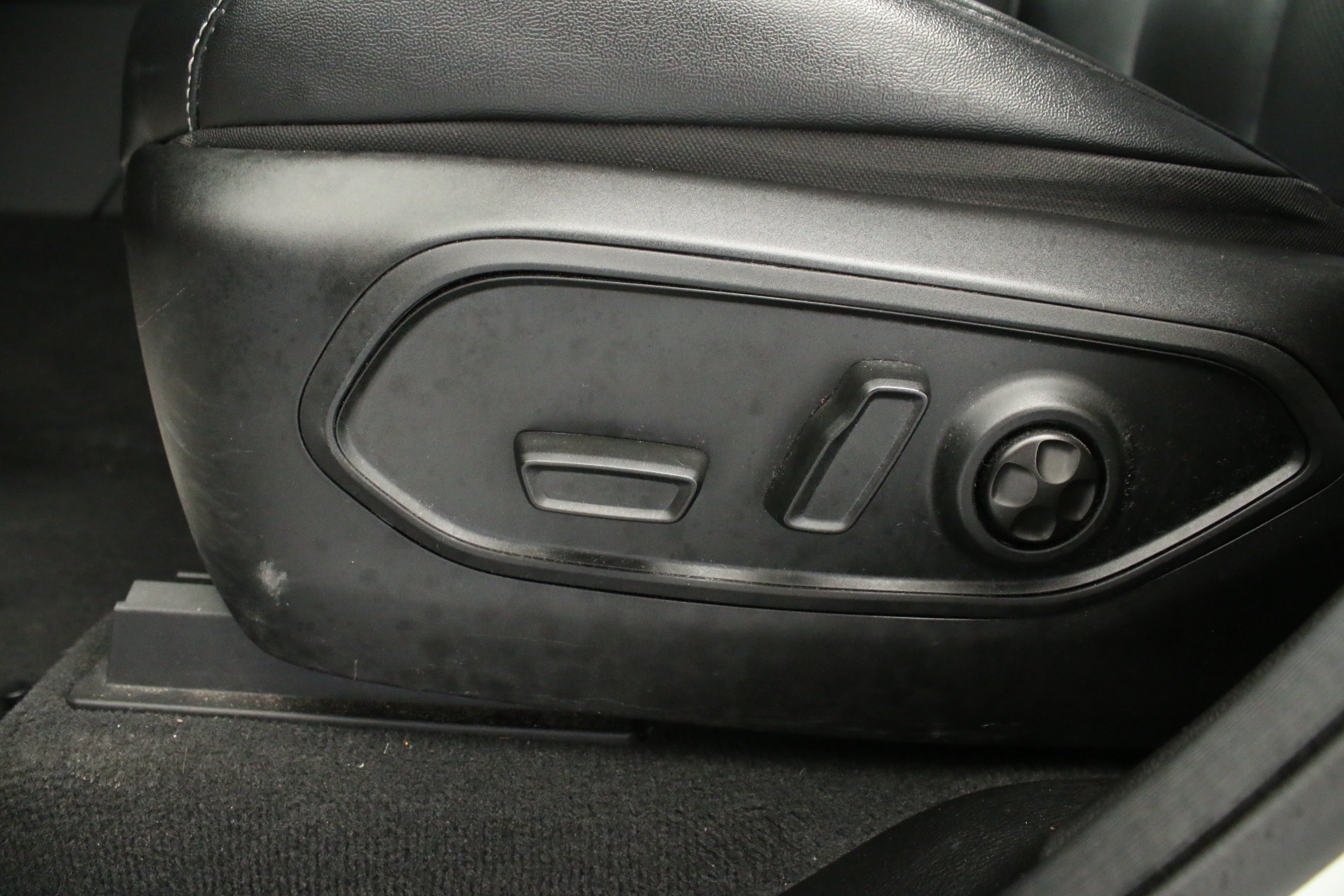 Used 2023 Jeep Grand Cherokee 30th Anniversary AWD/4WD image 28