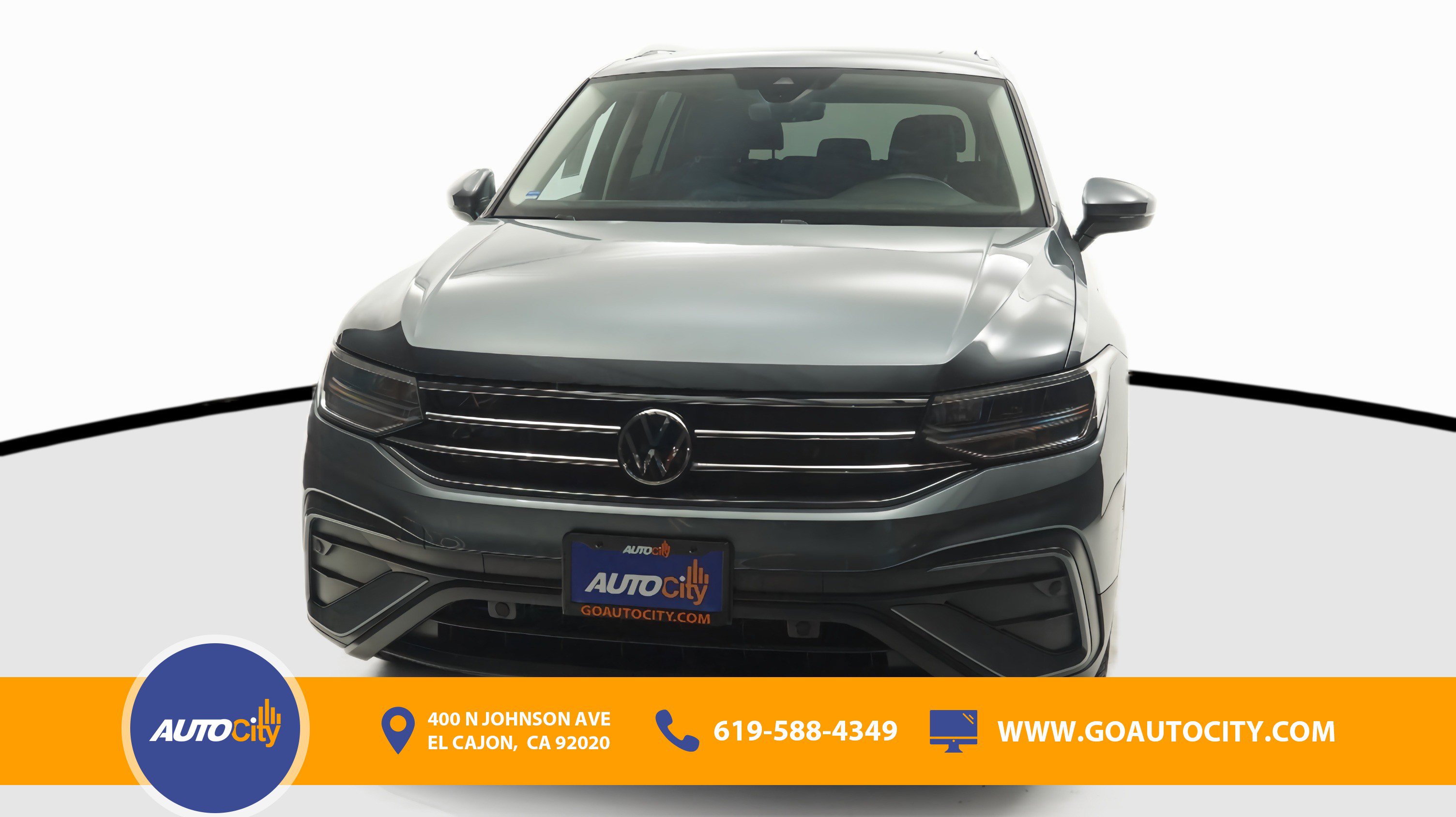 Used 2023 Volkswagen Tiguan SE w/ Panoramic Sunroof Package image 4