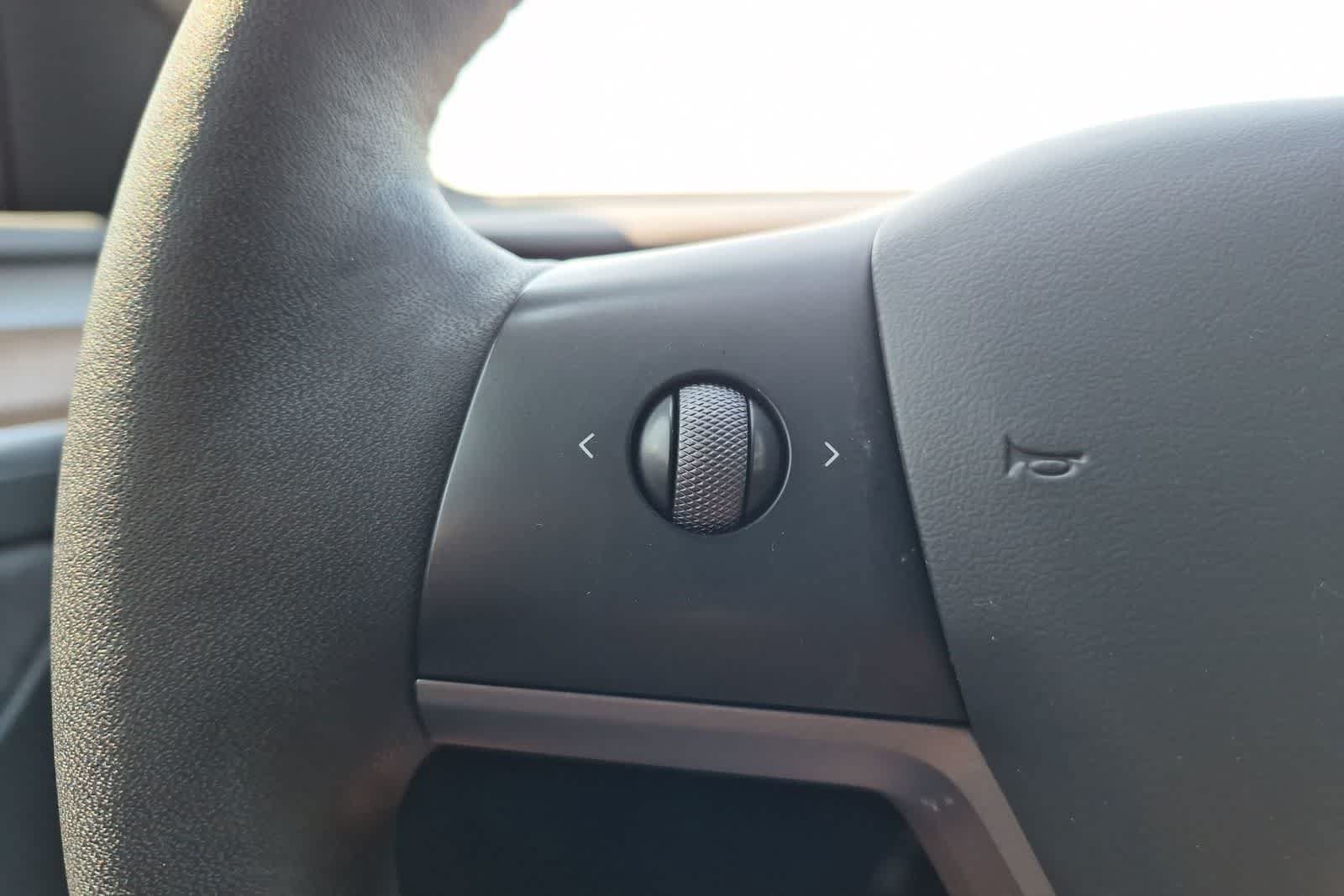 Used 2023 Tesla Model Y Performance AWD/4WD image 23