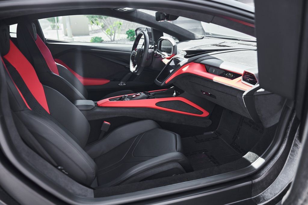 Used 2025 Lamborghini Revuelto image 34