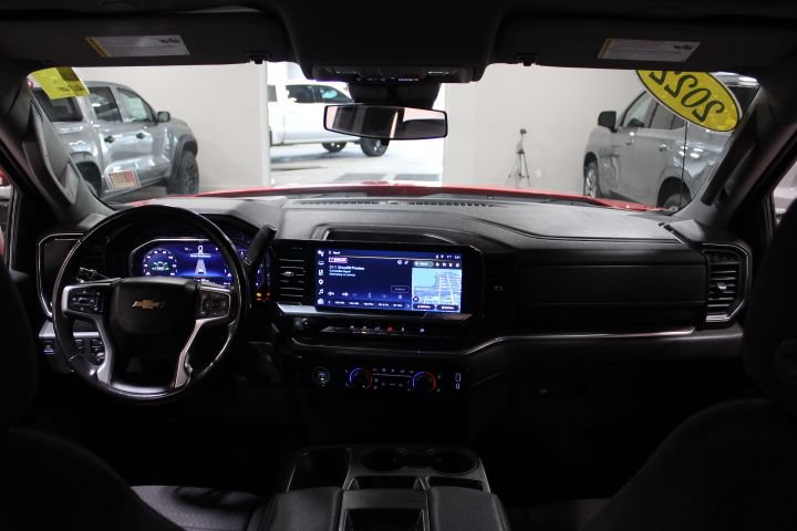 Used 2022 Chevrolet Silverado 1500 LT AWD/4WD image 2