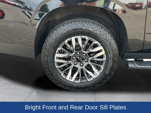 Used 2025 Chevrolet Suburban Z71 AWD/4WD image 31