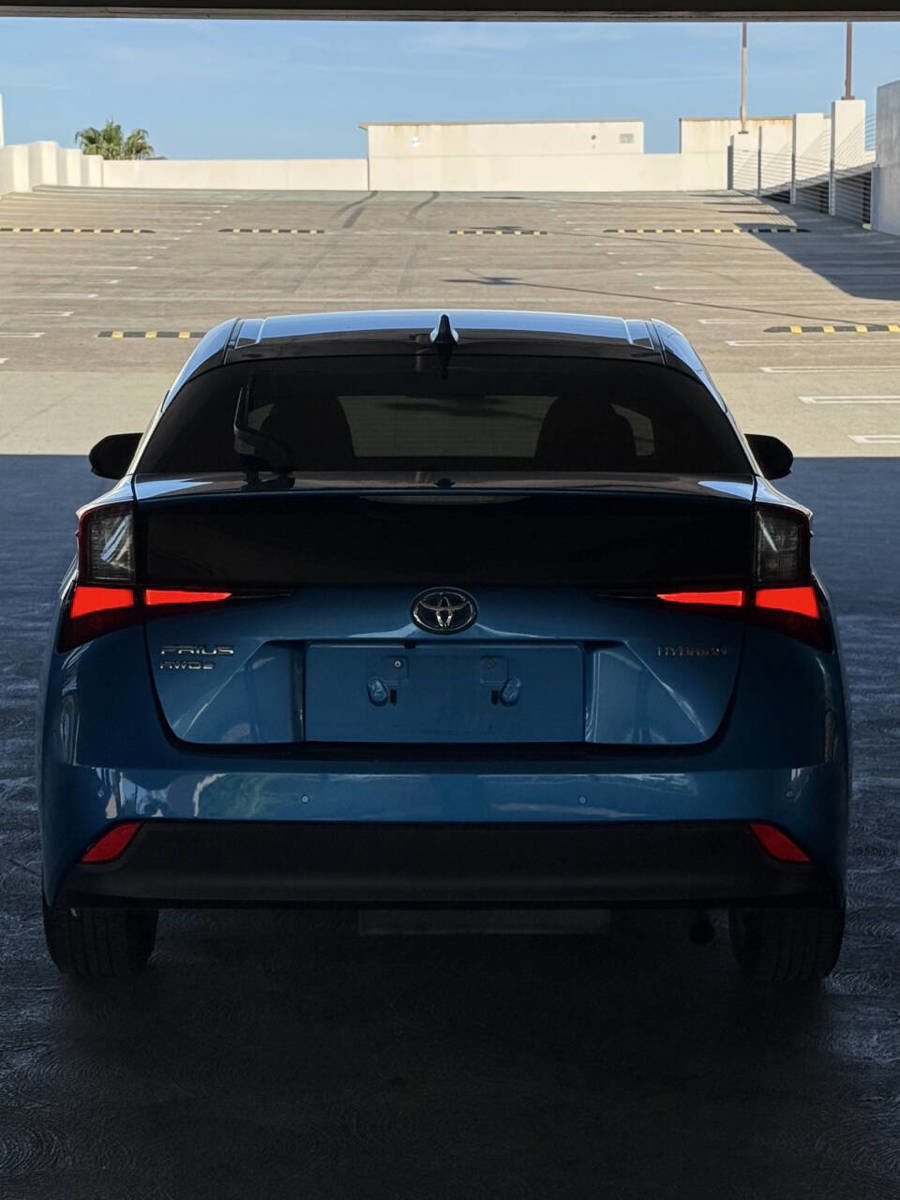 Used 2021 Toyota Prius LE AWD/4WD image 9