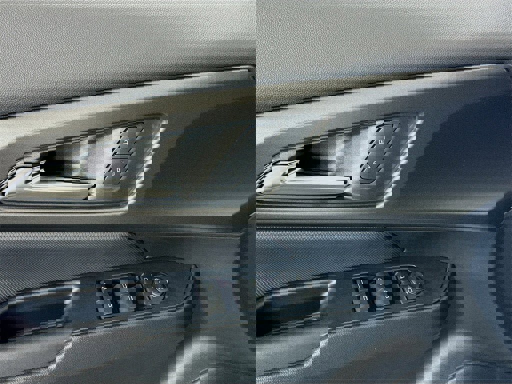 New 2026 Chevrolet Equinox EV LT image 13