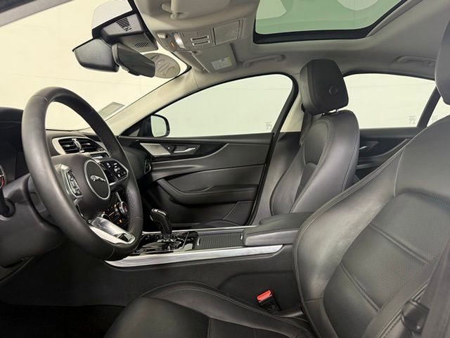 Used 2020 Jaguar XE S RWD image 5