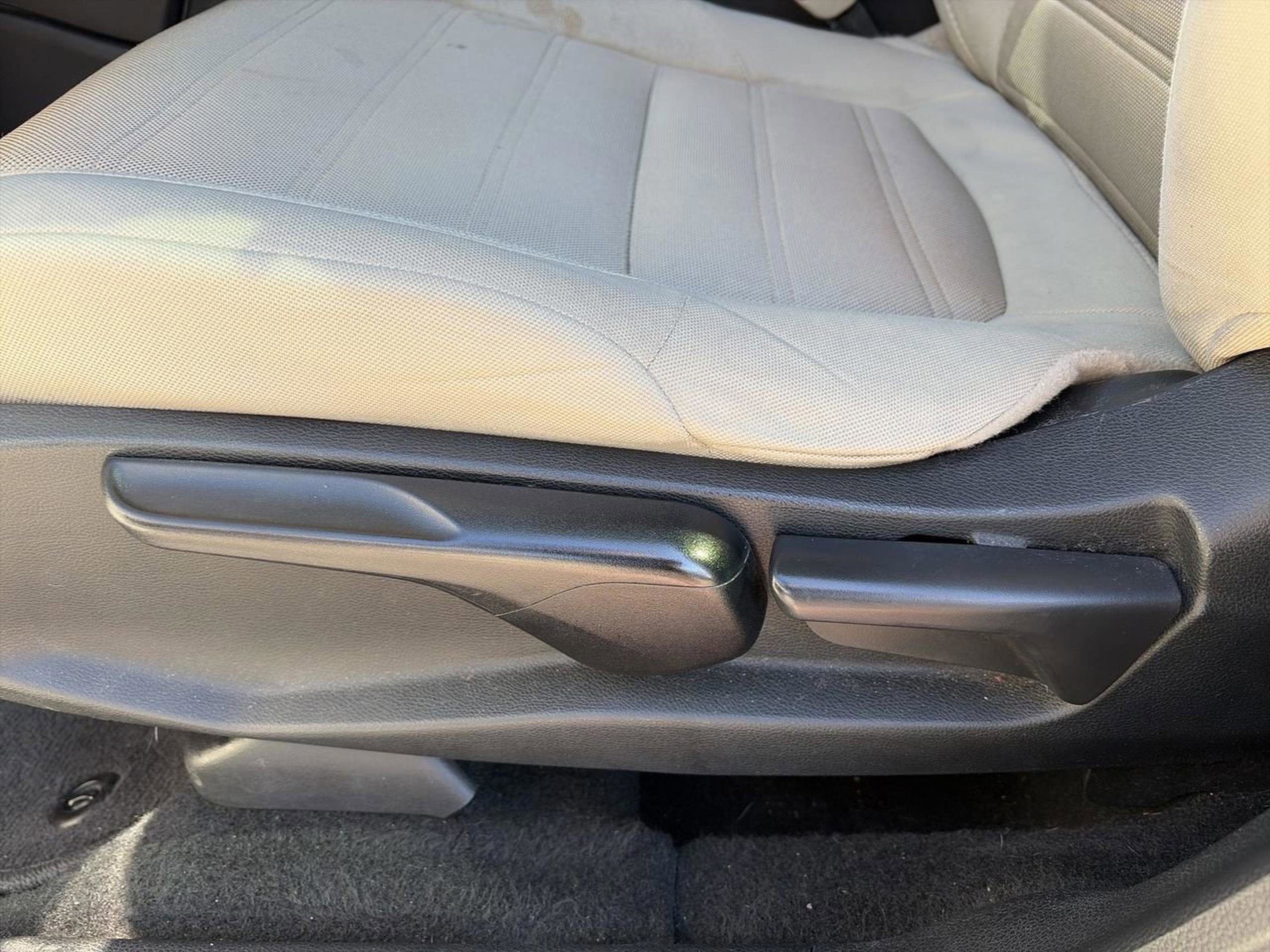 Used 2018 Honda CR-V LX image 15