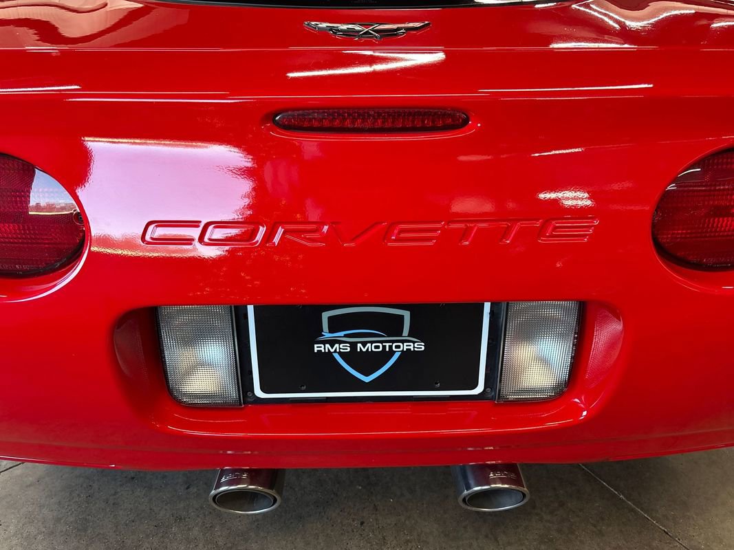 Used 2004 Chevrolet Corvette Coupe w/ Roof Package image 27