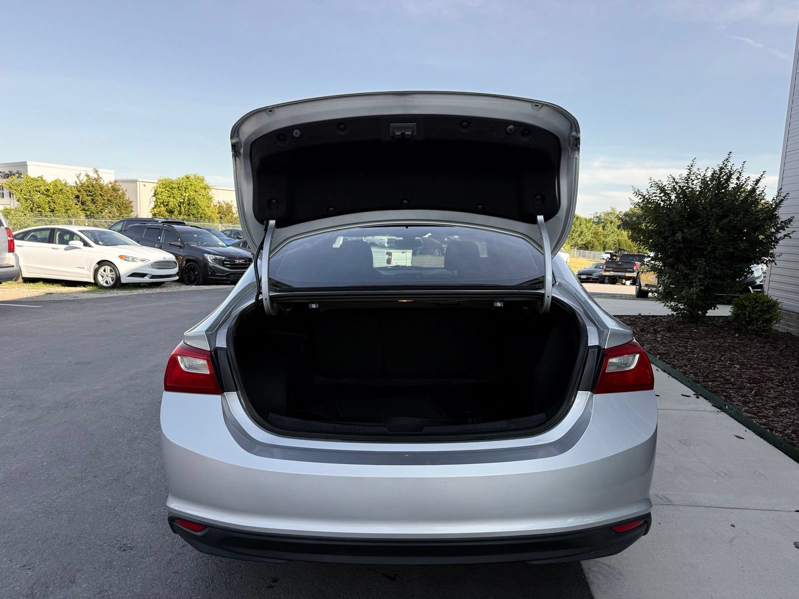 Used 2019 Chevrolet Malibu LS FWD image 40