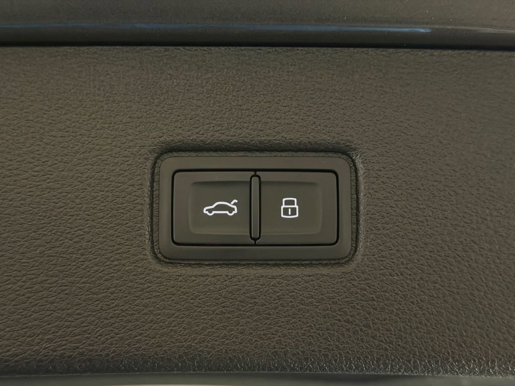 Used 2025 Audi Q7 2.0T Premium w/ Convenience Plus Package image 13