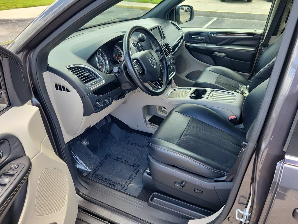 Used 2019 Dodge Grand Caravan SXT FWD image 14