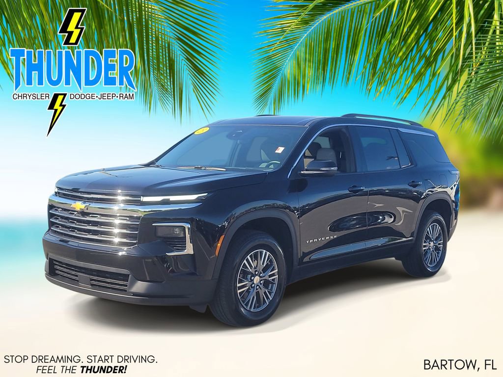 Used 2025 Chevrolet Traverse LT FWD image 2