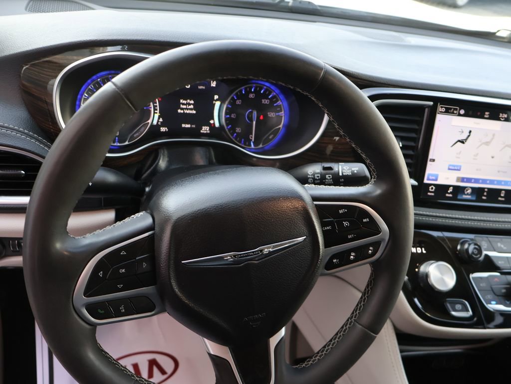 Used 2024 Chrysler Pacifica Limited image 26