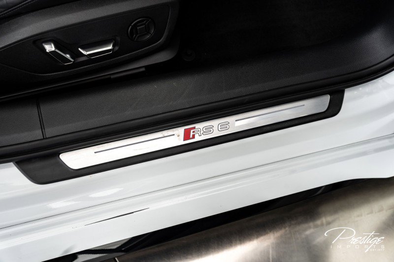 Used 2022 Audi RS 6 w/ Executive Package image 44