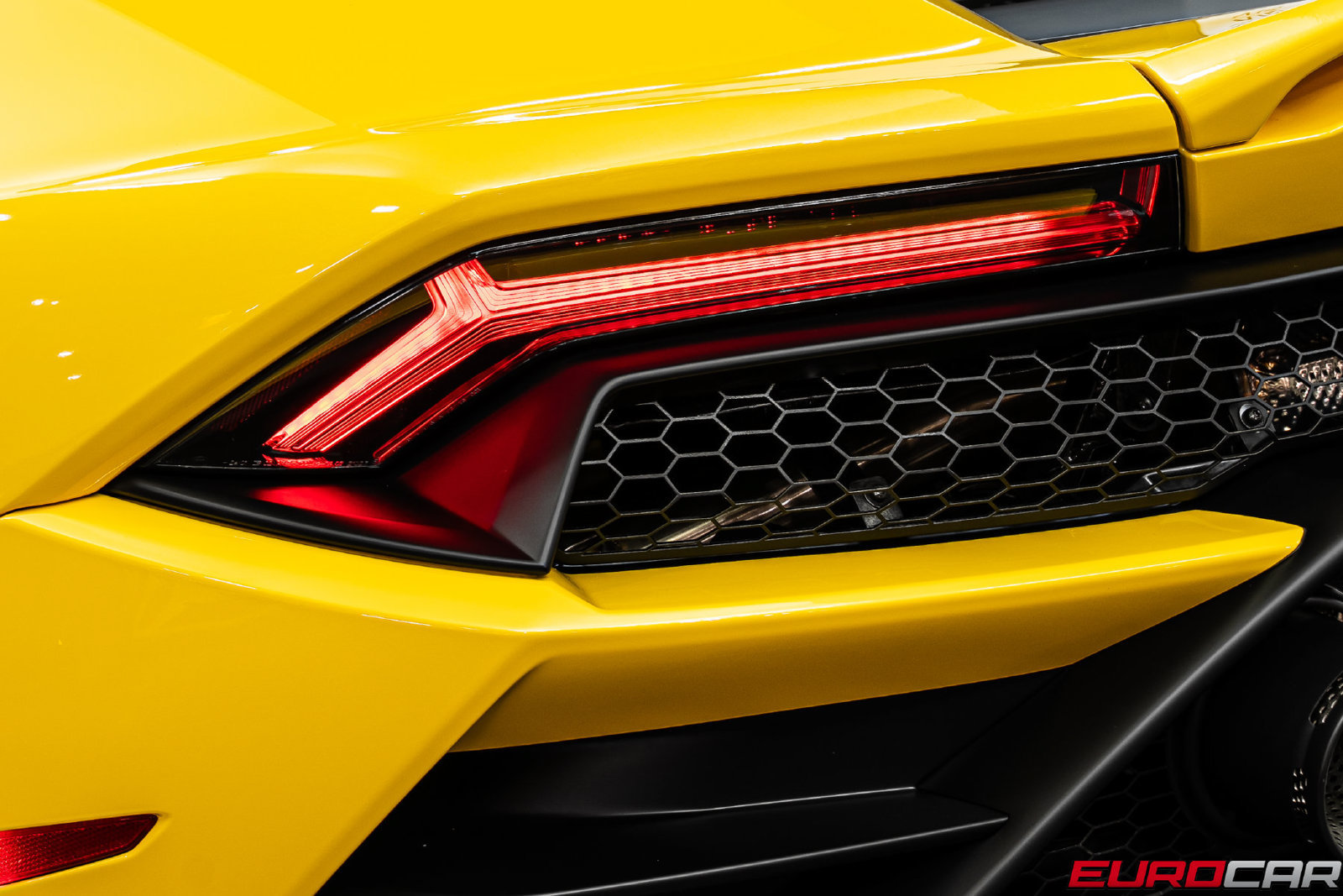Used 2021 Lamborghini Huracan EVO RWD image 20