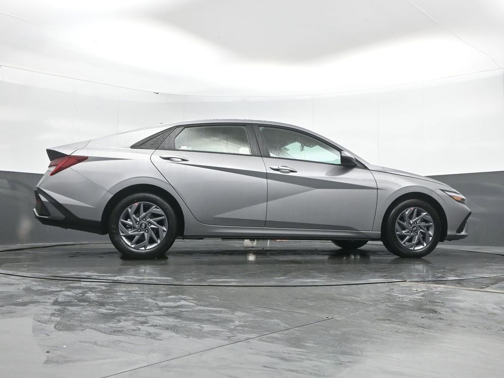 New 2026 Hyundai Elantra Hybrid FWD image 46