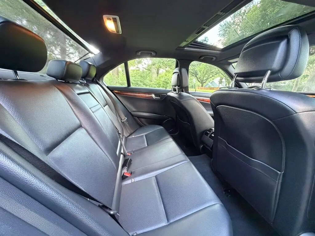 Used 2011 Mercedes-Benz C 300 4MATIC Sedan image 8