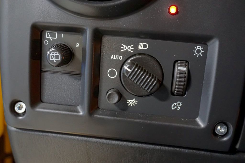 Used 2005 HUMMER H2 w/ Preferred Equipment Group image 52